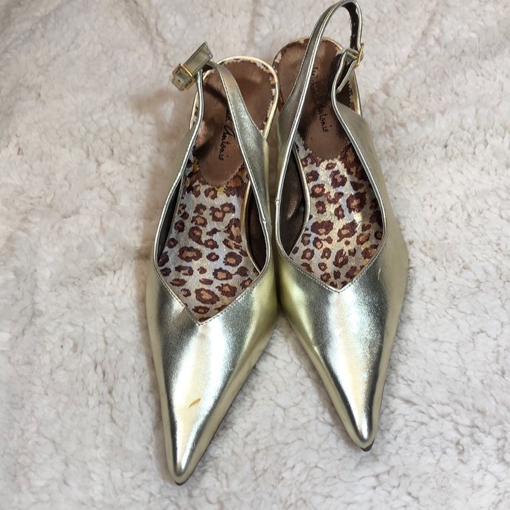 🆕 BN pair of gold pointed heels - Michael Antonio
